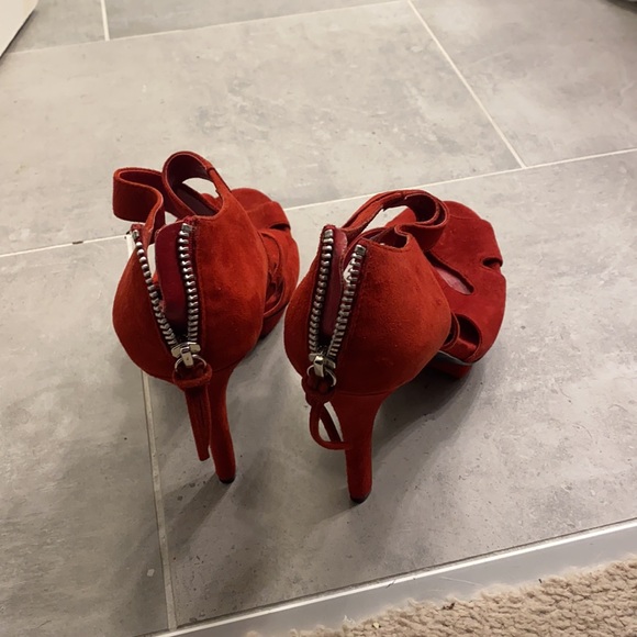 Red platform sandals 5” heel - Picture 3 of 4